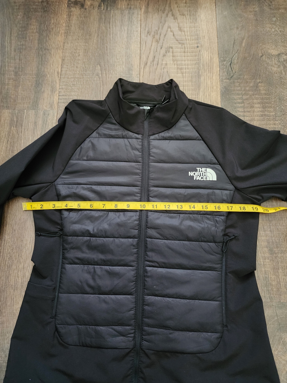 The North Face Women’s Black Quilted Hybrid Jacket - Picture 5 of 8